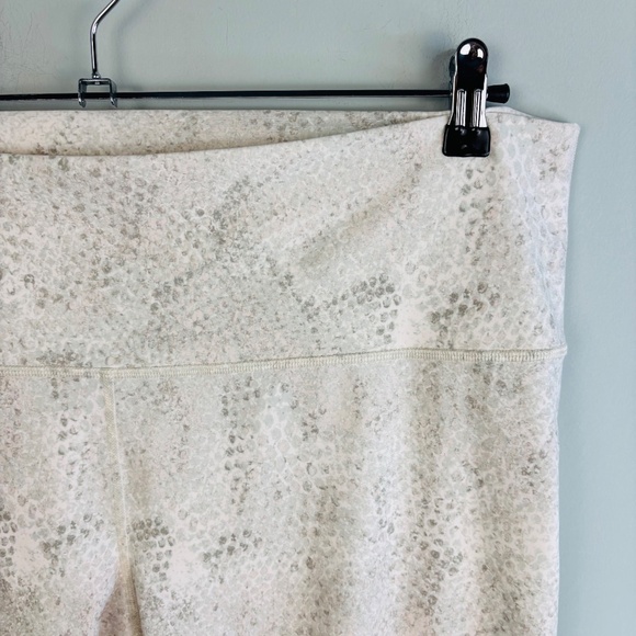 Old Navy High Waisted Powersoft 7/8 Leggings Size XXL - Picture 4 of 6